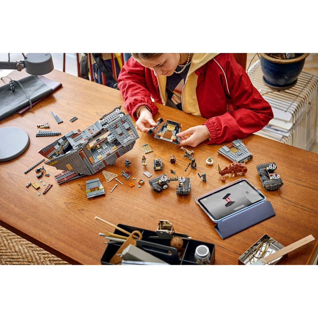LEGO Offworld Sandcrawler and Mudhorn 75453